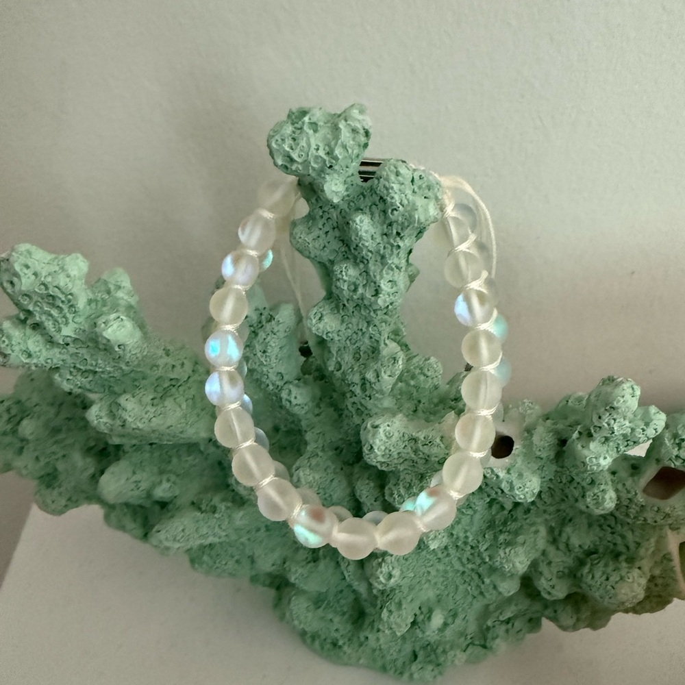 Elegant Nogu White Beaded Bracelet 2 layer pull string